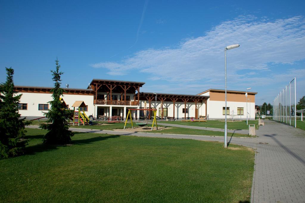 Sportovní areál Horní Počaply Hotel Exterior foto